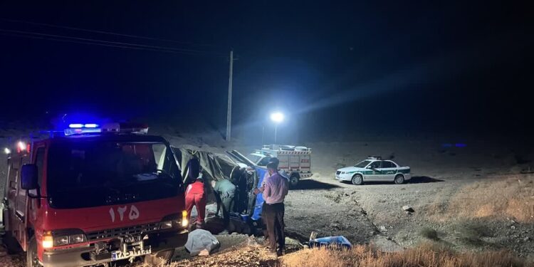 انحراف مرگبار وانت نیسان در محور امین اباد شهرضا