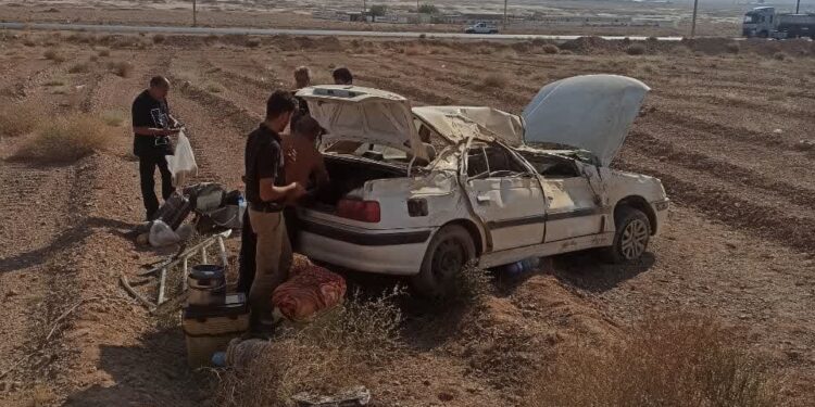 انحراف پژو پارس در محور آباده – شهرضا / دو مصدوم منتقل شد