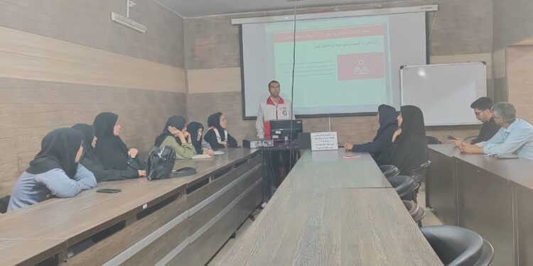 دوره آموزشی آمادگی عمومی و اقدامات ایمنی در شرایط جنگی در هلالاحمر شهرضا برگزار شد