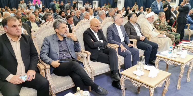 کلنگ‌زنی نیروگاه خورشیدی ۳۰۰ مگاواتی در شهرضا