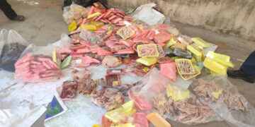 خروج ۳۰۰ کیلو گرم مرغ و آلایش های خوراکی مرغ از چرخه مصرف انسانی در شهرضا