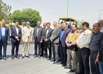 بازدید مسئولان از پروژه روکش آسفالت بلوار آیت‌الله غفاری شهرضا