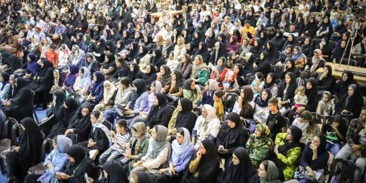 حضور پرشور خانوادههای شهرضایی در همایش «در مسیر آرامش»