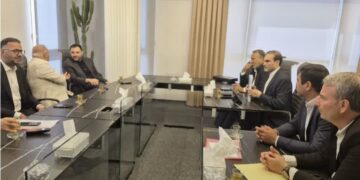 نشست نماینده و شهردار شهرضا با مدیرعامل بانک شهر برای تأمین مالی پروژه‌های شهری